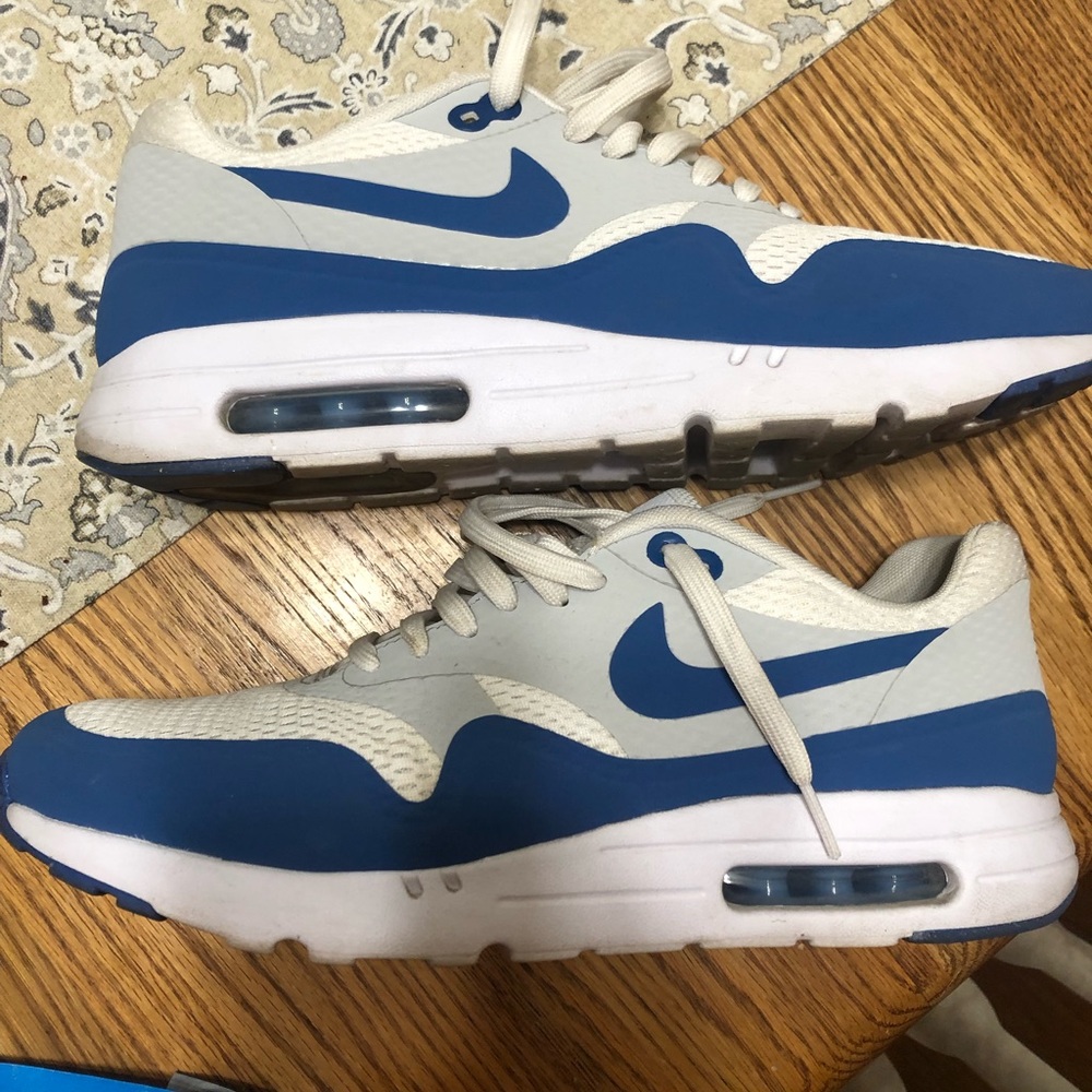 Nike air max shoes